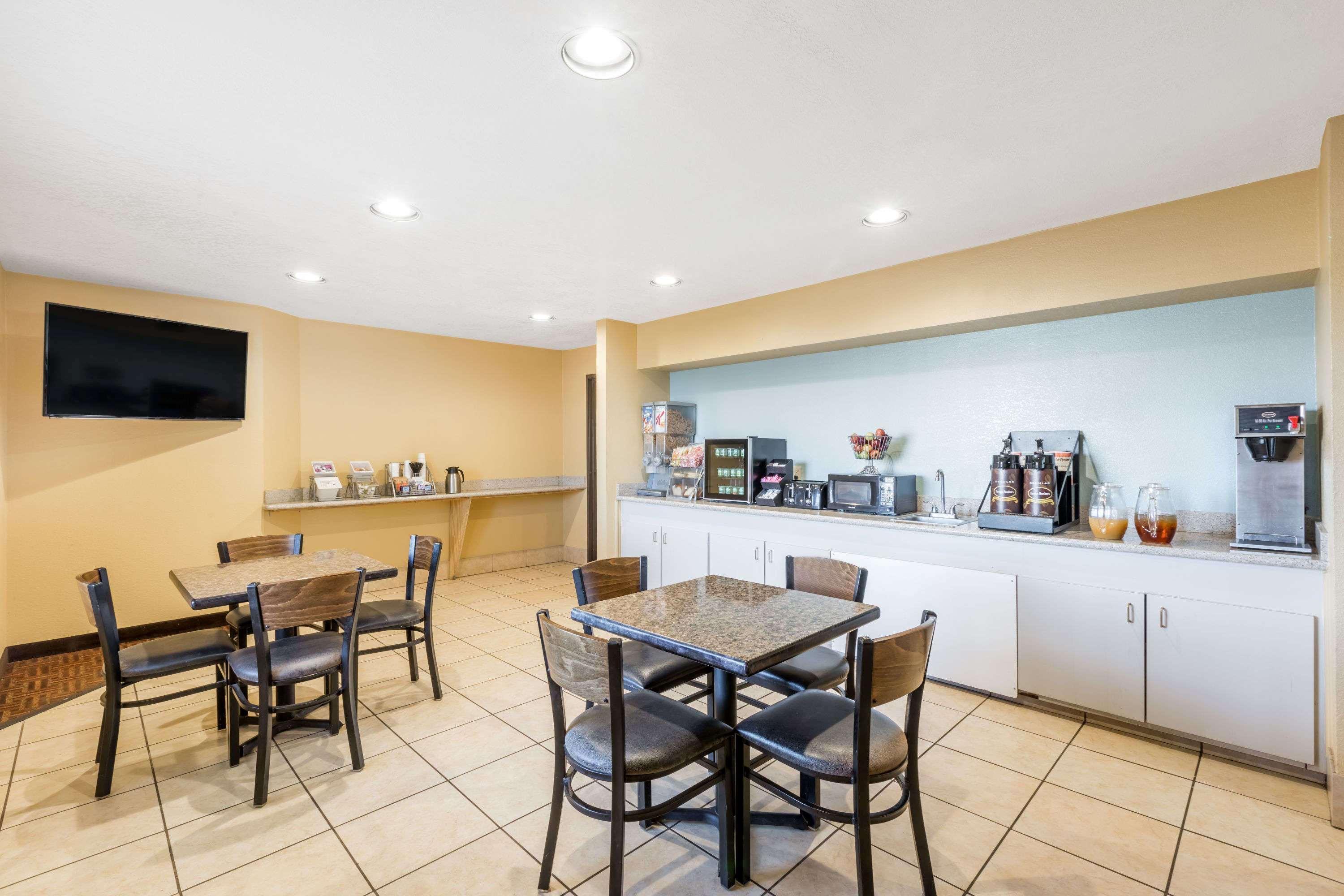 Super 8 By Wyndham Motel 2*